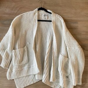 HOLLISTER white oversized cardigan.
